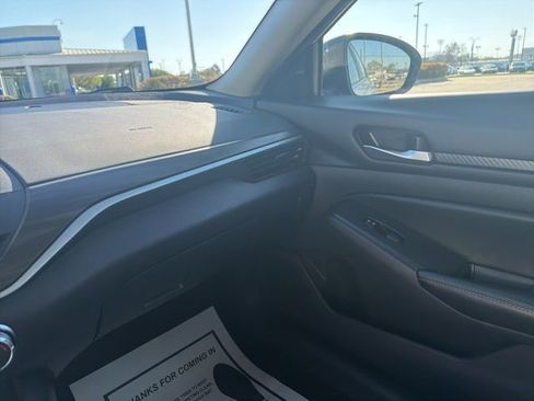 Used 2024 Nissan Altima 2.5 SV image 24