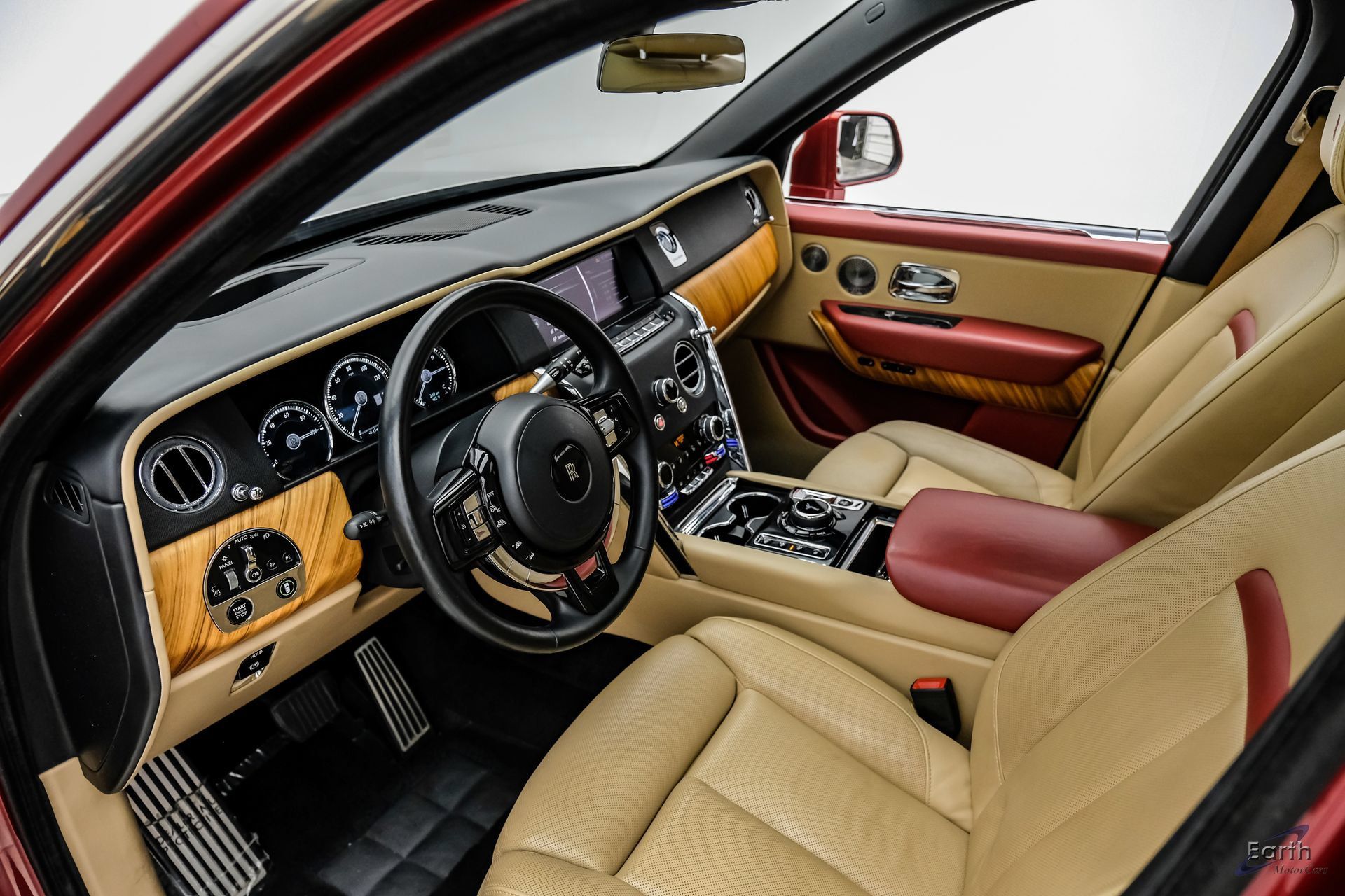 Used 2019 Rolls-Royce Cullinan AWD/4WD image 2