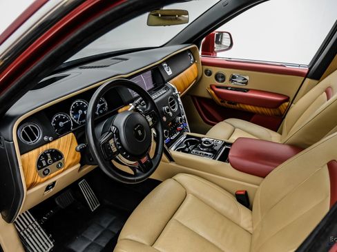 Used 2019 Rolls-Royce Cullinan AWD/4WD image 2