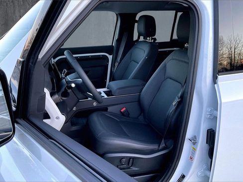 Used 2025 Land Rover Defender 110 S image 20