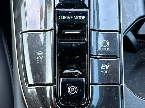 Certified 2025 Toyota Crown AWD/4WD image 34