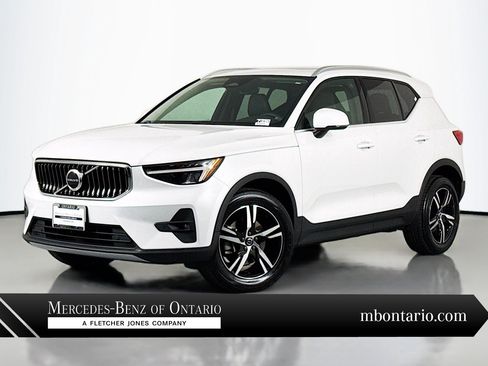 Used 2023 Volvo XC40 B5 Plus AWD/4WD image 1