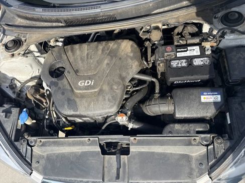 Used 2016 Hyundai Veloster w/ Option Group 02 image 28