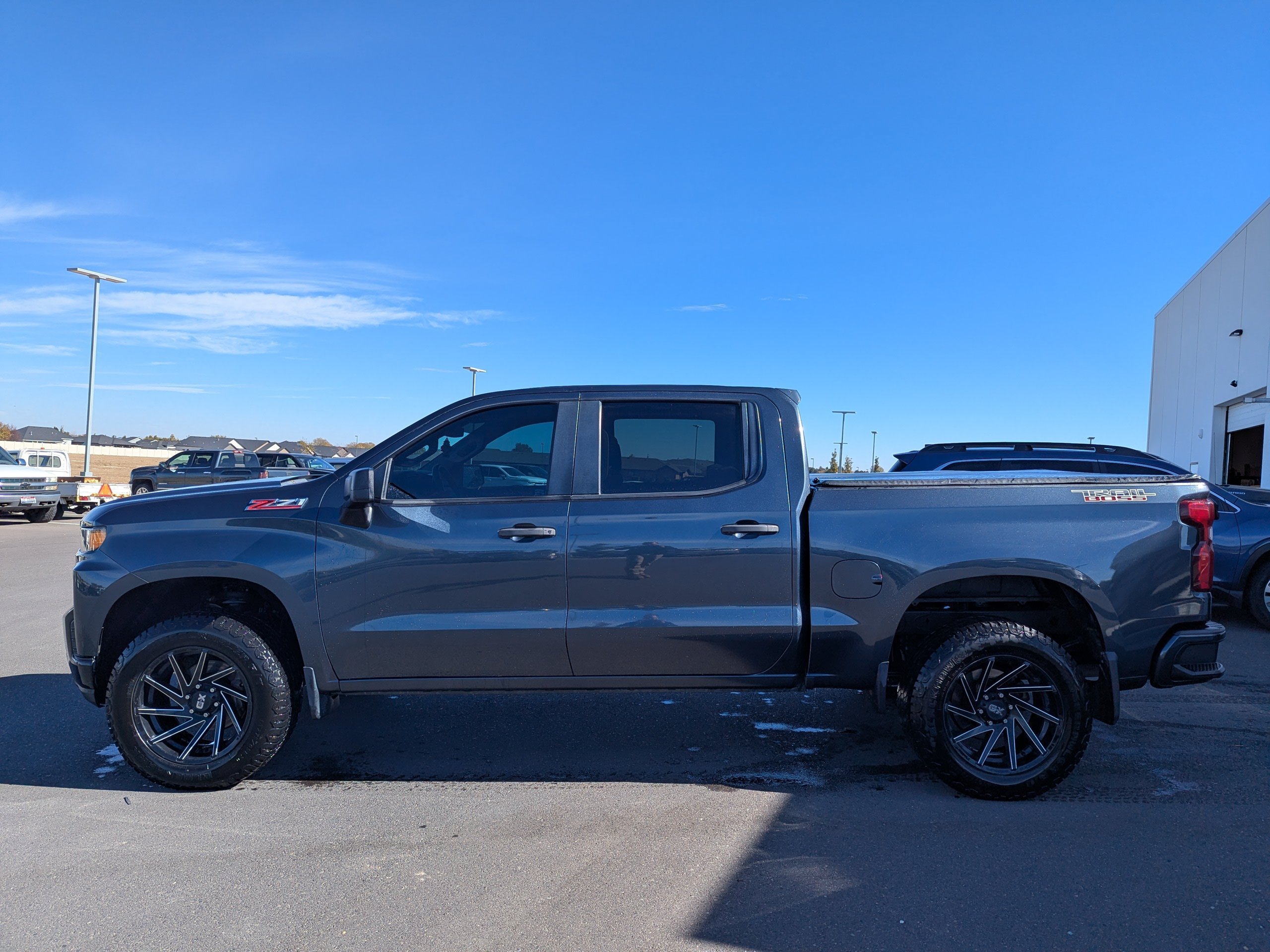 Used 2020 Chevrolet Silverado 1500 Custom Trail Boss w/ LPO, Dark Essentials Package AWD/4WD image 9