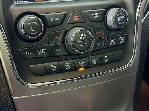 Used 2018 Jeep Grand Cherokee Limited w/ Luxury Group II image 18