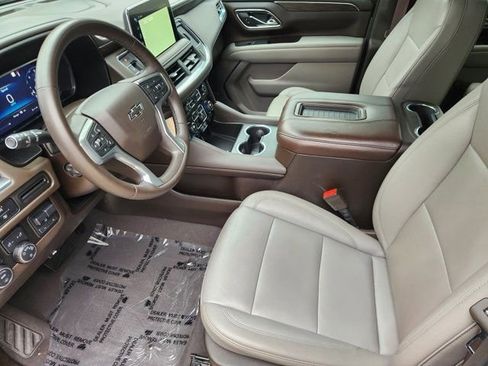 Used 2023 Chevrolet Tahoe Z71 w/ Z71 Off-Road Package image 4