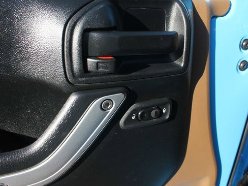 Used 2018 Jeep Wrangler Rubicon w/ Cold Weather Group image 22