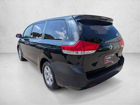 Used 2012 Toyota Sienna FWD image 8