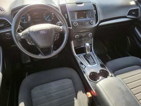 Used 2018 Ford Edge SE image 2