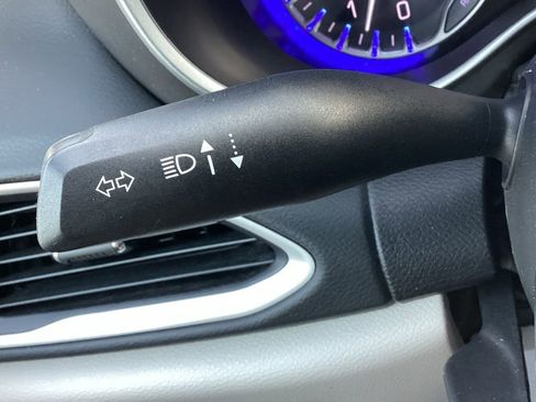 Used 2024 Chrysler Pacifica Touring-L FWD image 30