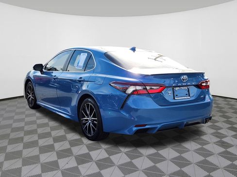 Used 2024 Toyota Camry SE image 3