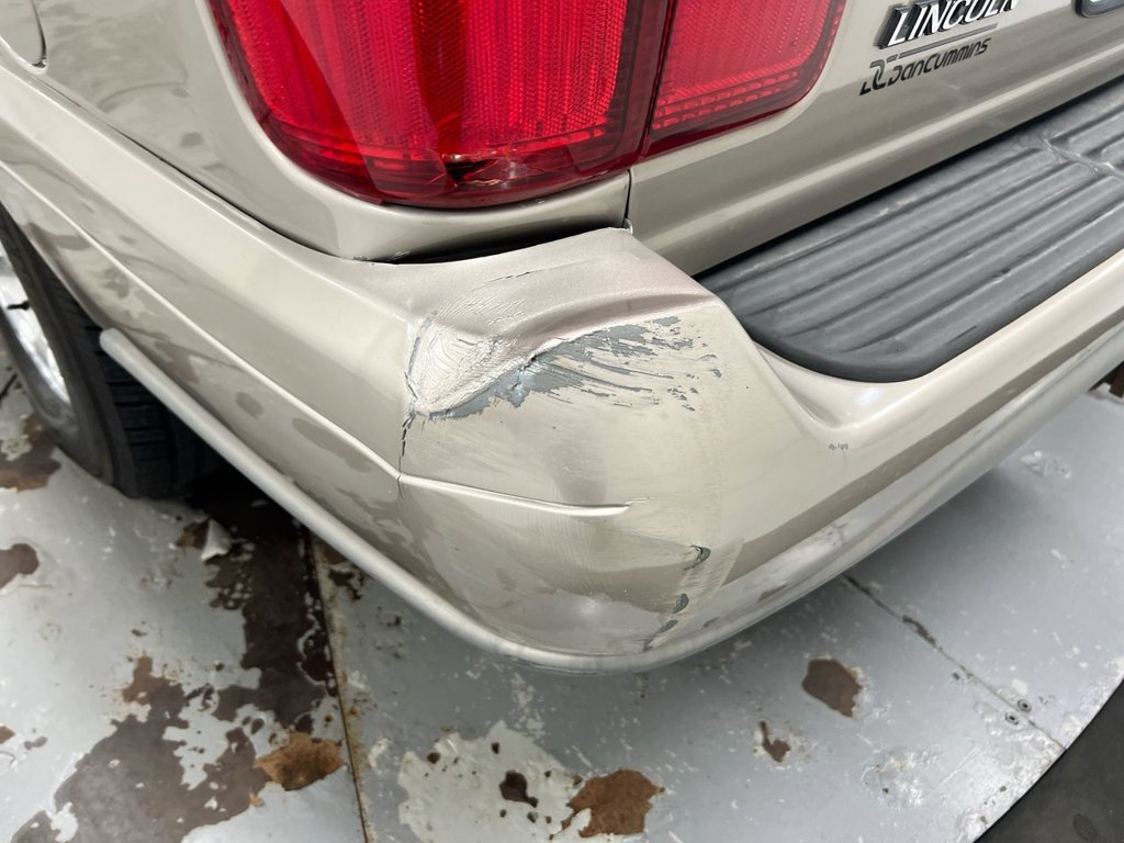 Used 2001 Lincoln Navigator 4WD image 30