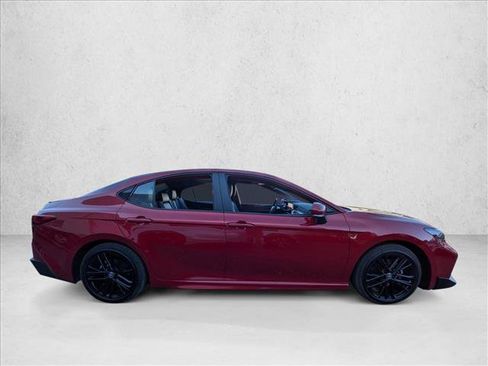 Used 2025 Toyota Camry SE image 4