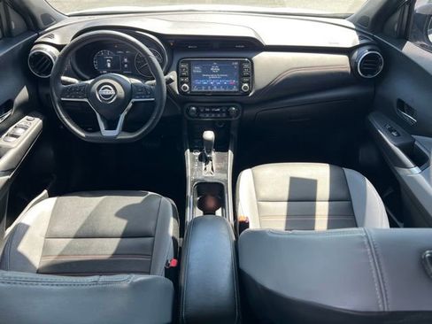 Used 2023 Nissan Kicks SR w/ SR Premium Package FWD image 11