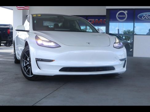 Used 2023 Tesla Model 3 Standard Range RWD image 1