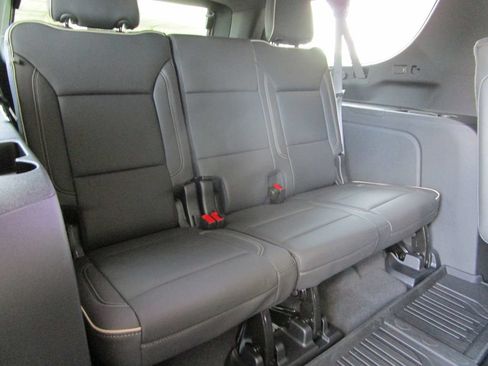 New 2026 GMC Yukon XL Elevation w/ Elevation Premium Package RWD image 17