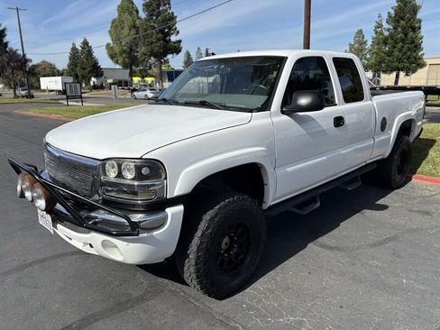 Used 2005 GMC Sierra 2500 SLE w/ Skid Plate Package AWD/4WD image 6