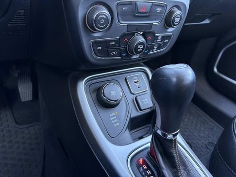 Used 2018 Jeep Compass Latitude w/ Popular Equipment Group image 21