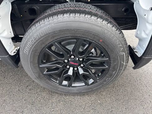 New 2026 GMC Sierra 1500 Elevation image 32