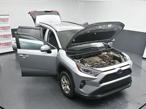 Used 2020 Toyota RAV4 XLE image 29