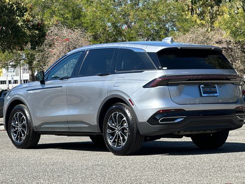 Certified 2024 Lincoln Nautilus Premier image 6