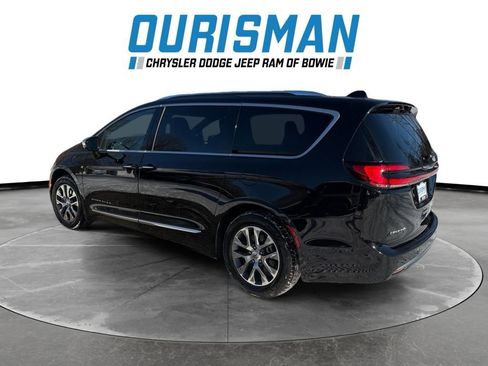 Used 2024 Chrysler Pacifica Pinnacle image 5