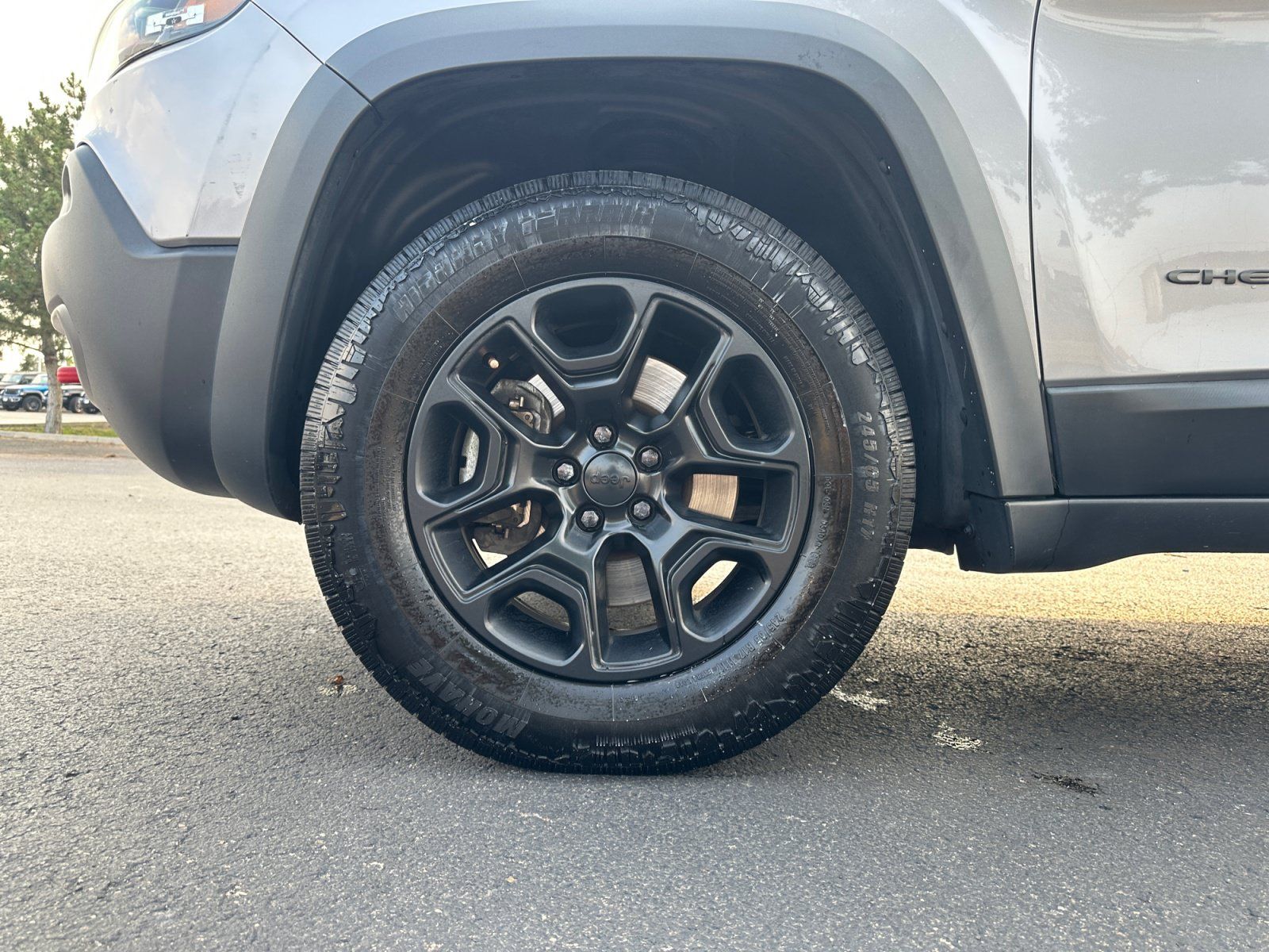 Used 2019 Jeep Cherokee Trailhawk w/ Cold Weather Group AWD/4WD image 11