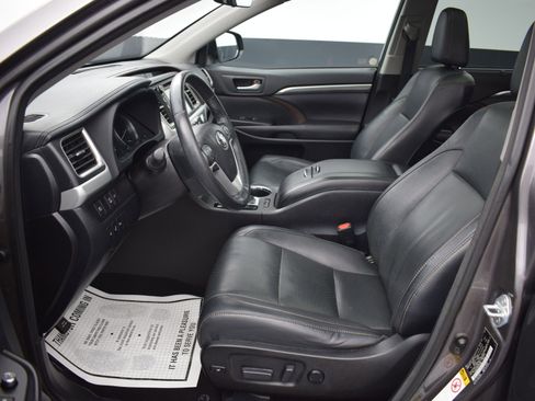 Used 2017 Toyota Highlander Limited Platinum image 17