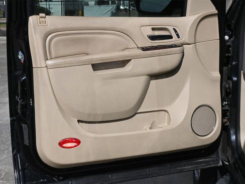 Used 2011 Cadillac Escalade Luxury image 19