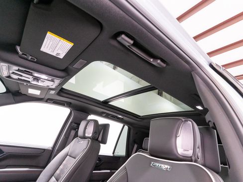 Used 2025 GMC Yukon AT4 Ultimate w/ LPO, Floor Liner Package AWD/4WD image 18