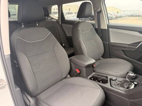 Certified 2024 Volkswagen Taos SE AWD/4WD image 20