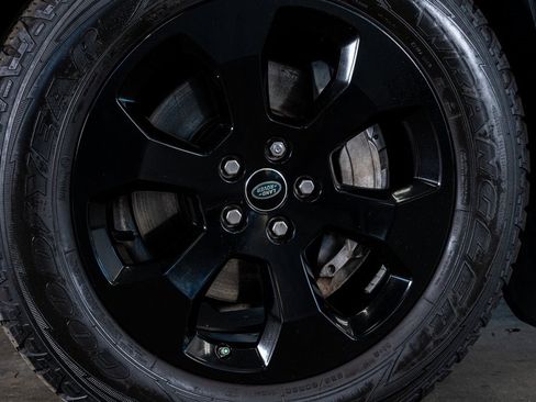 Used 2020 Land Rover Defender 110 SE image 10