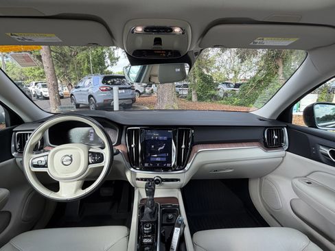 Used 2020 Volvo S60 T5 Momentum FWD image 35