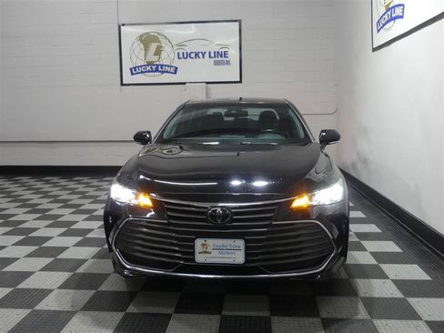 Used 2021 Toyota Avalon XLE FWD image 2
