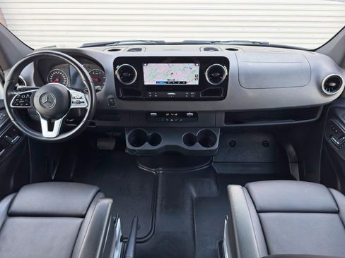 Used 2023 Mercedes-Benz Sprinter 2500 image 12