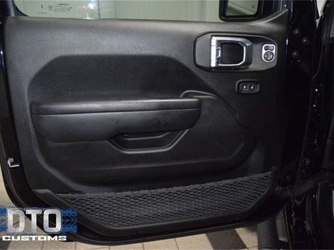 Used 2023 Jeep Gladiator Mojave w/ Trailer Tow Package image 42