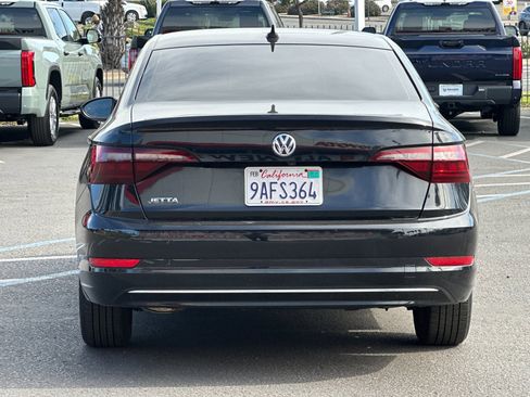 Used 2021 Volkswagen Jetta SE w/ SE Cold Weather Package image 4