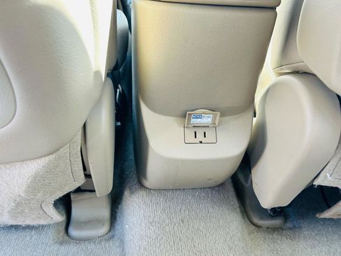 Used 2011 Toyota RAV4 Limited w/ Limited Extra Value Pkg FWD image 29