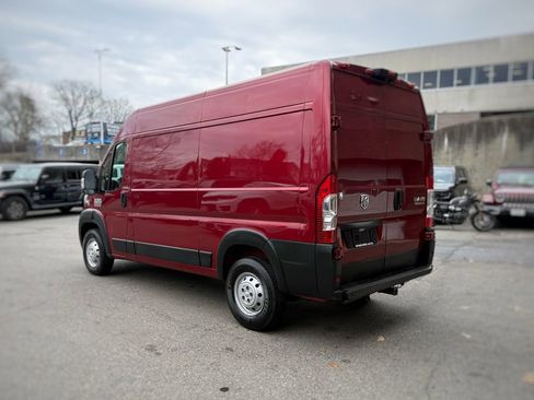 Used 2022 RAM ProMaster 2500 w/ Driver Convenience Group image 8