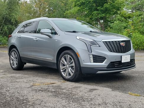 Certified 2025 Cadillac XT5 Premium Luxury w/ Technology Package AWD/4WD image 3