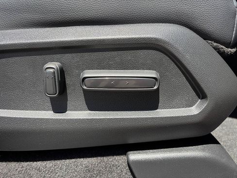 Certified 2025 Honda Pilot Touring image 41