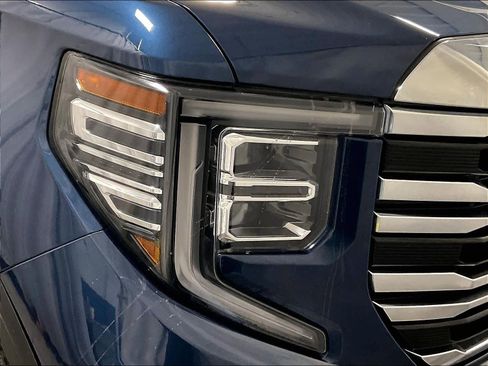 Used 2022 GMC Sierra 1500 SLT w/ SLT Premium Plus Package image 34