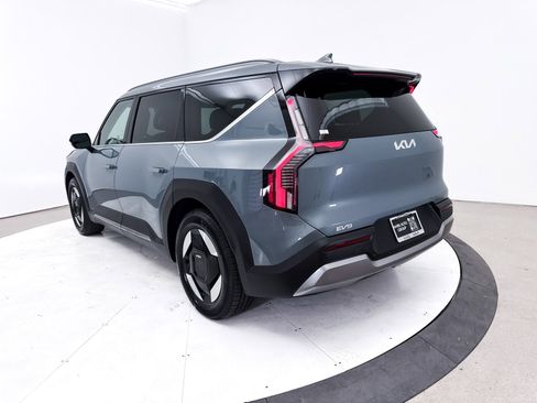 Used 2024 Kia EV9 Wind AWD/4WD image 18