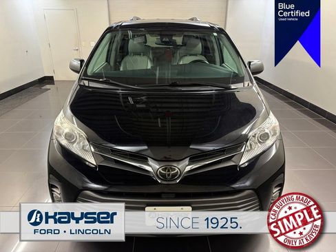 Used 2020 Toyota Sienna XLE Premium FWD image 2