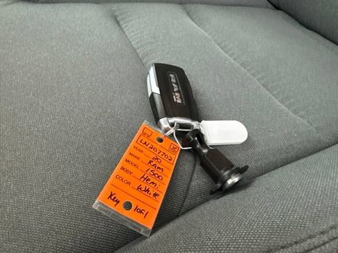 Used 2020 RAM 1500 Big Horn AWD/4WD image 32