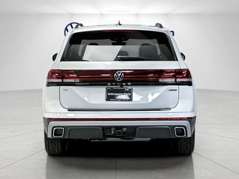 New 2026 Volkswagen Atlas Peak Edition image 4