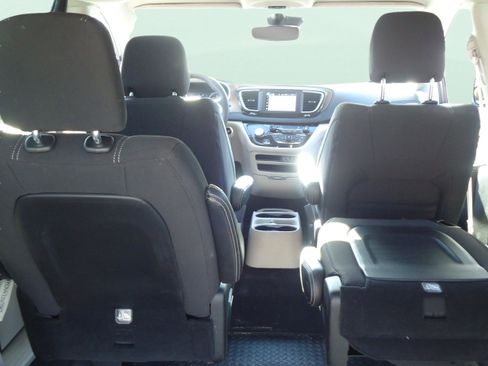 Used 2023 Chrysler Voyager LX FWD image 31