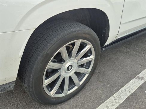 Used 2022 Cadillac Escalade ESV Premium Luxury Platinum image 18