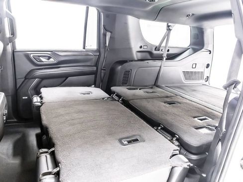 Used 2022 Chevrolet Suburban LT RWD image 37