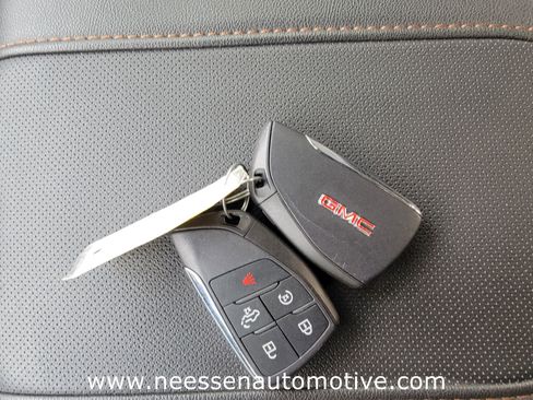 Used 2024 GMC Sierra 1500 AT4 w/ Technology Package image 28